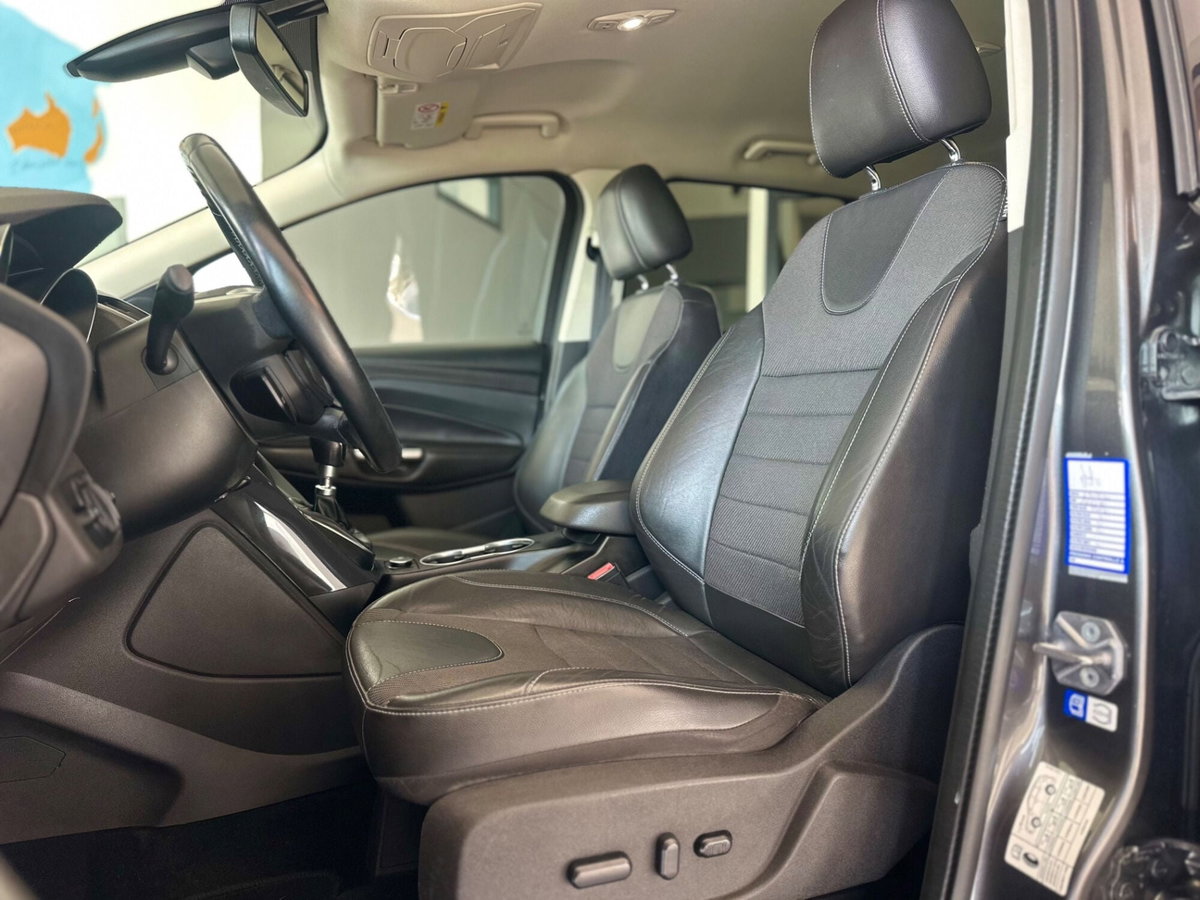 Ford Kuga 2.0 TDCI 150 CV S&S 4WD Titanium X (6)