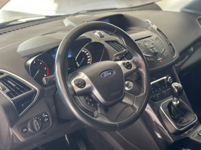 Ford Kuga 2.0 TDCI 150 CV S&S 4WD Titanium X (9)