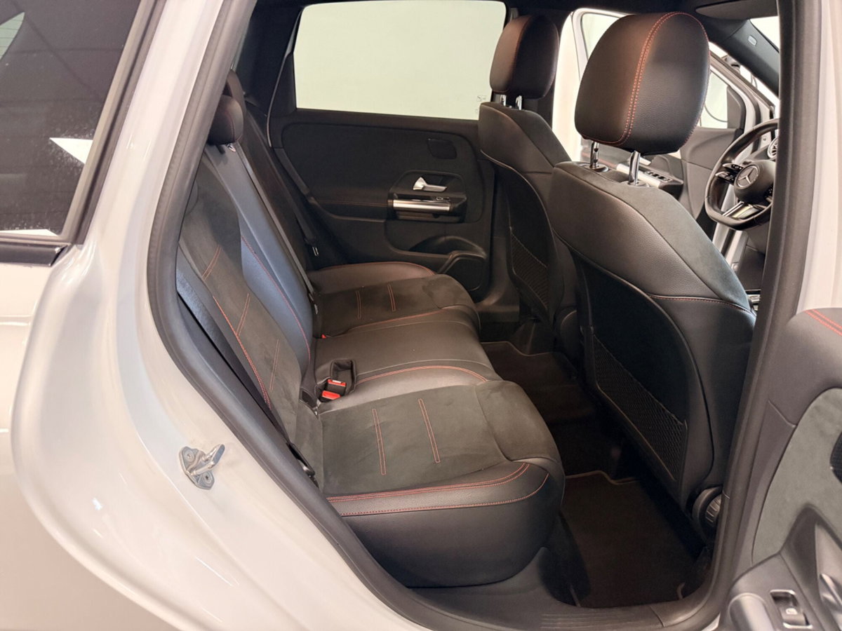Mercedes-Benz Classe B 180 d AMG Line Premium Plus auto (9)