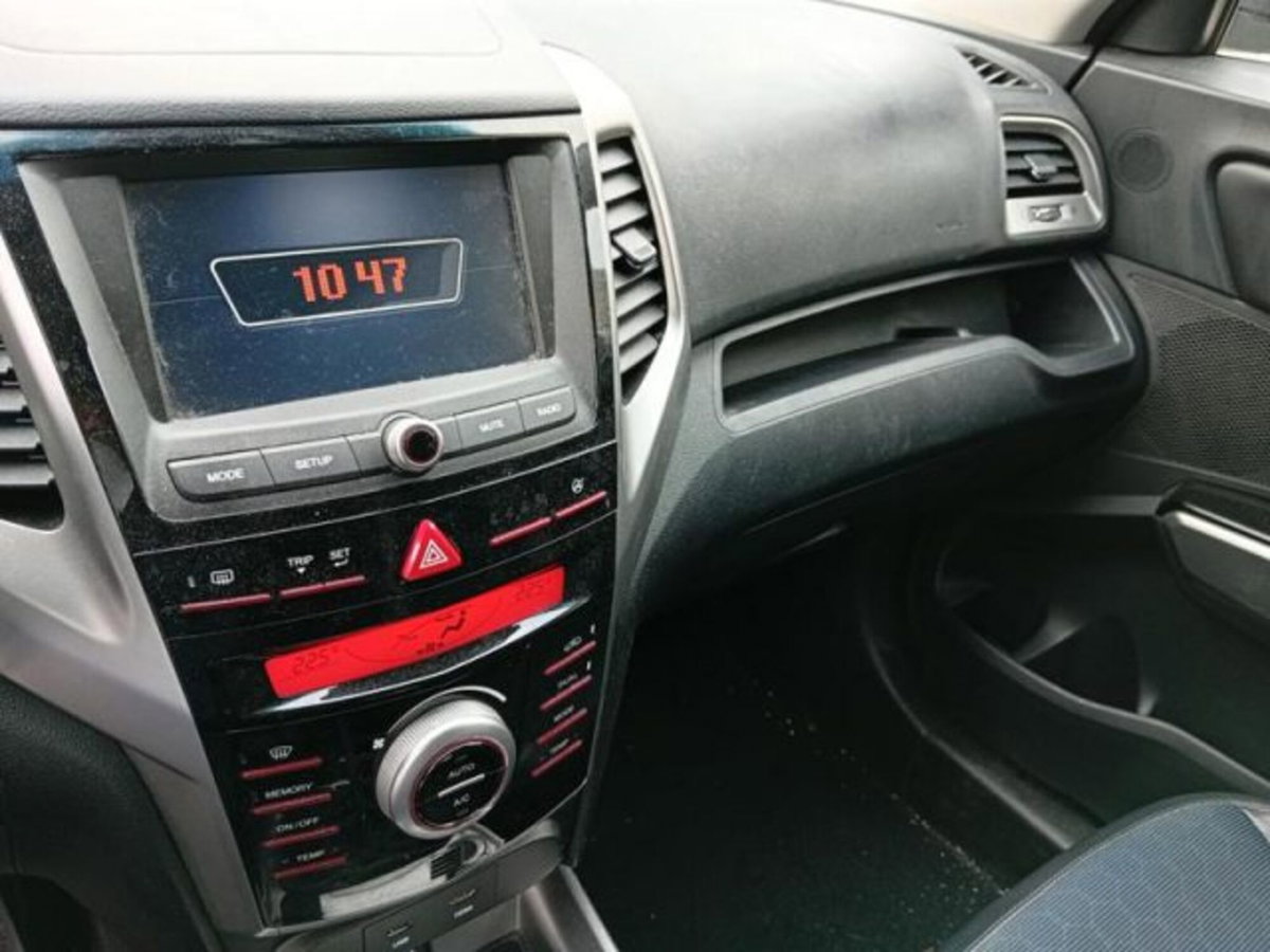Ssangyong Tivoli 1.6d 2WD Go (9)