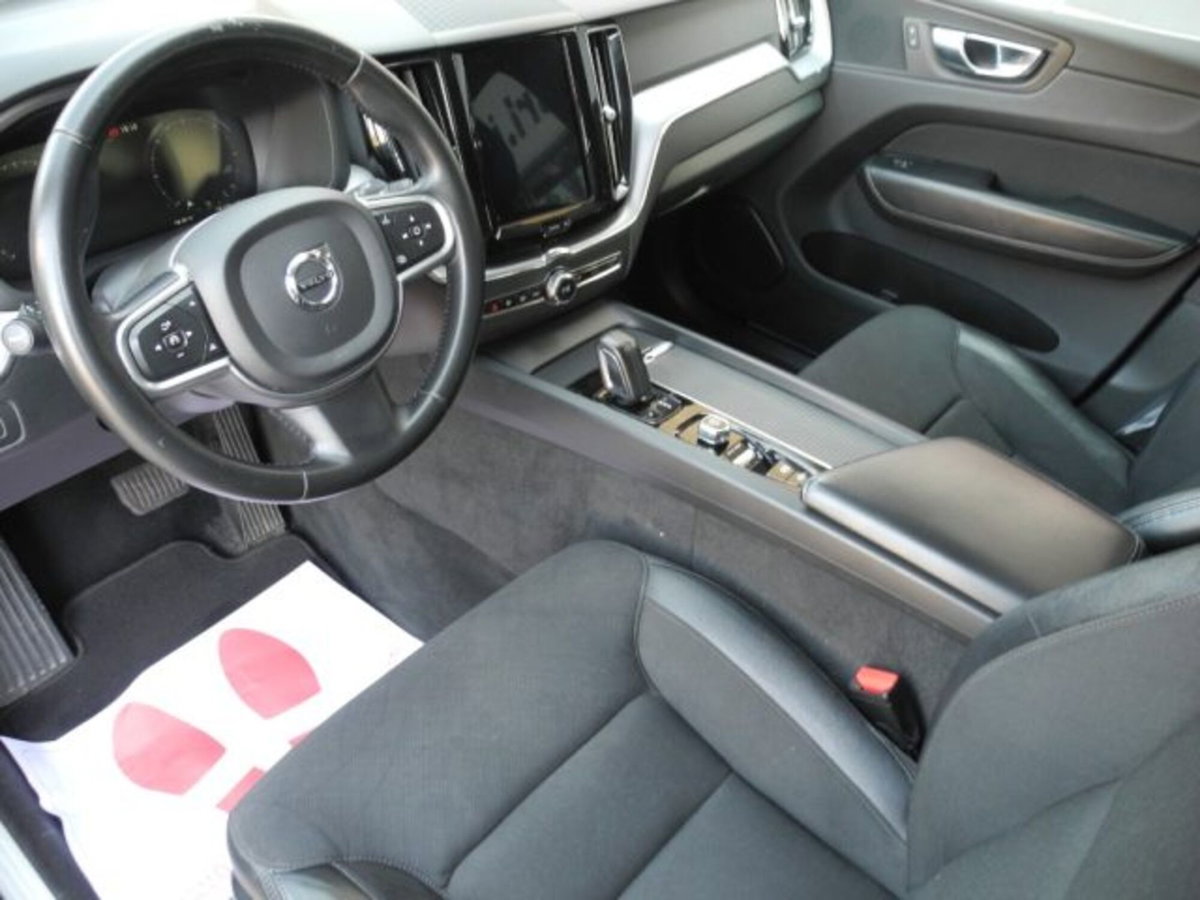 Volvo XC60 B4 (d) AWD Geartronic Business Plus (10)