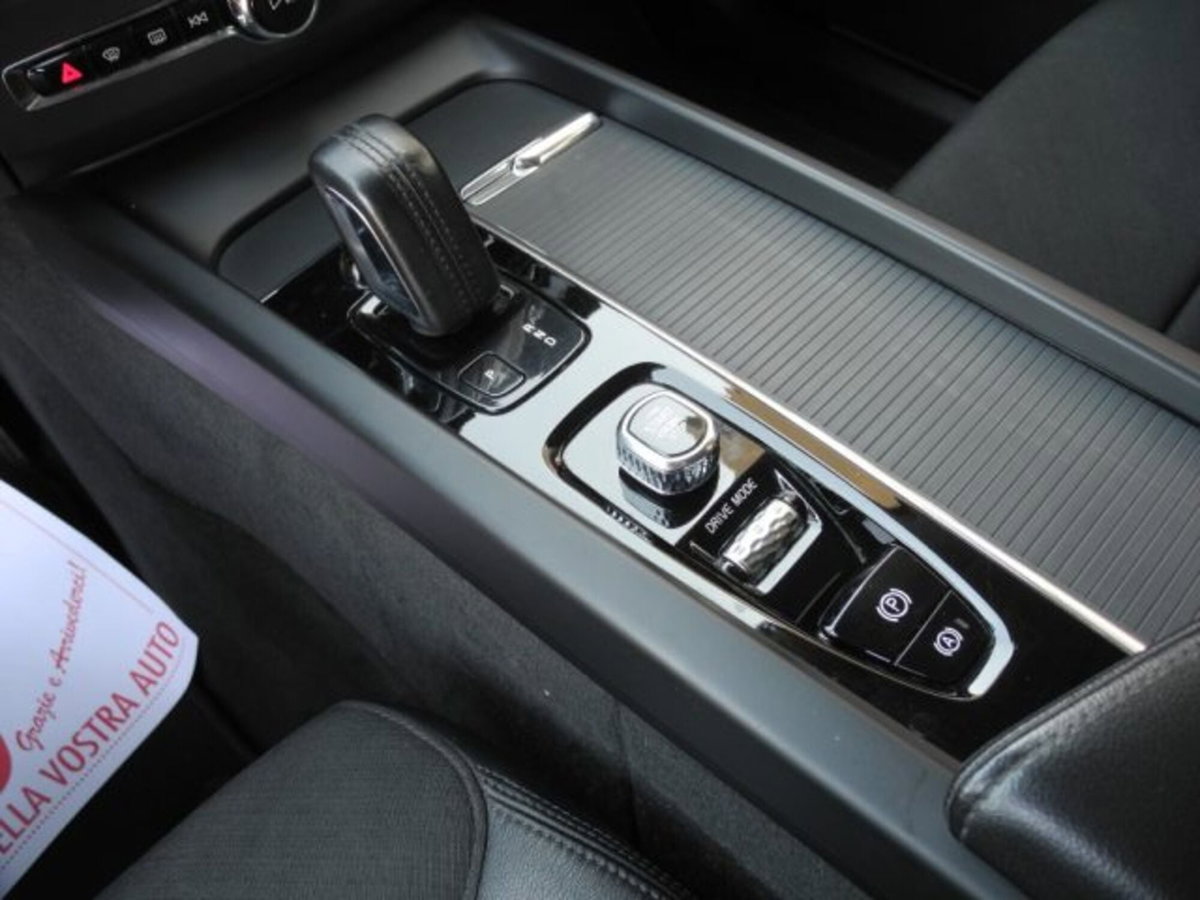Volvo XC60 B4 (d) AWD Geartronic Business Plus (9)