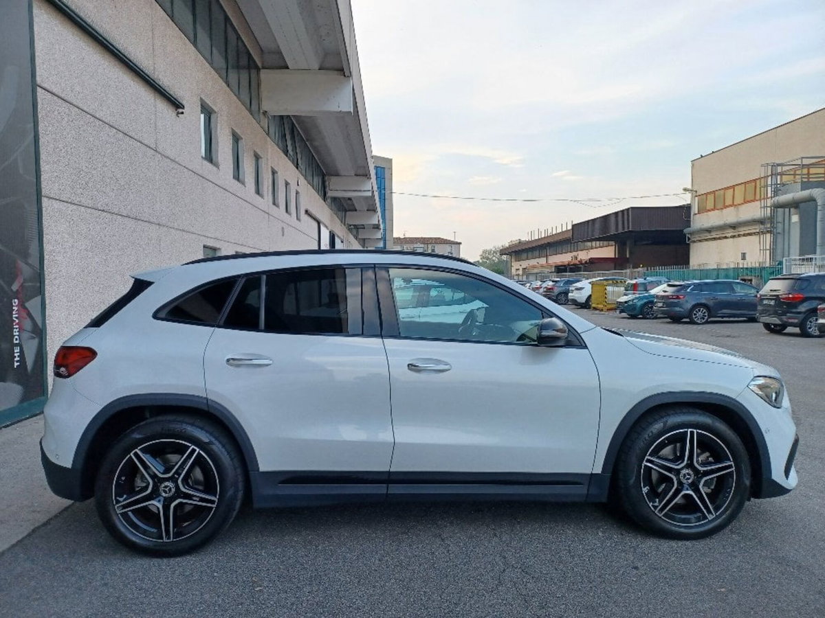 Mercedes-Benz GLA SUV 220 d Automatic 4Matic Premium (5)