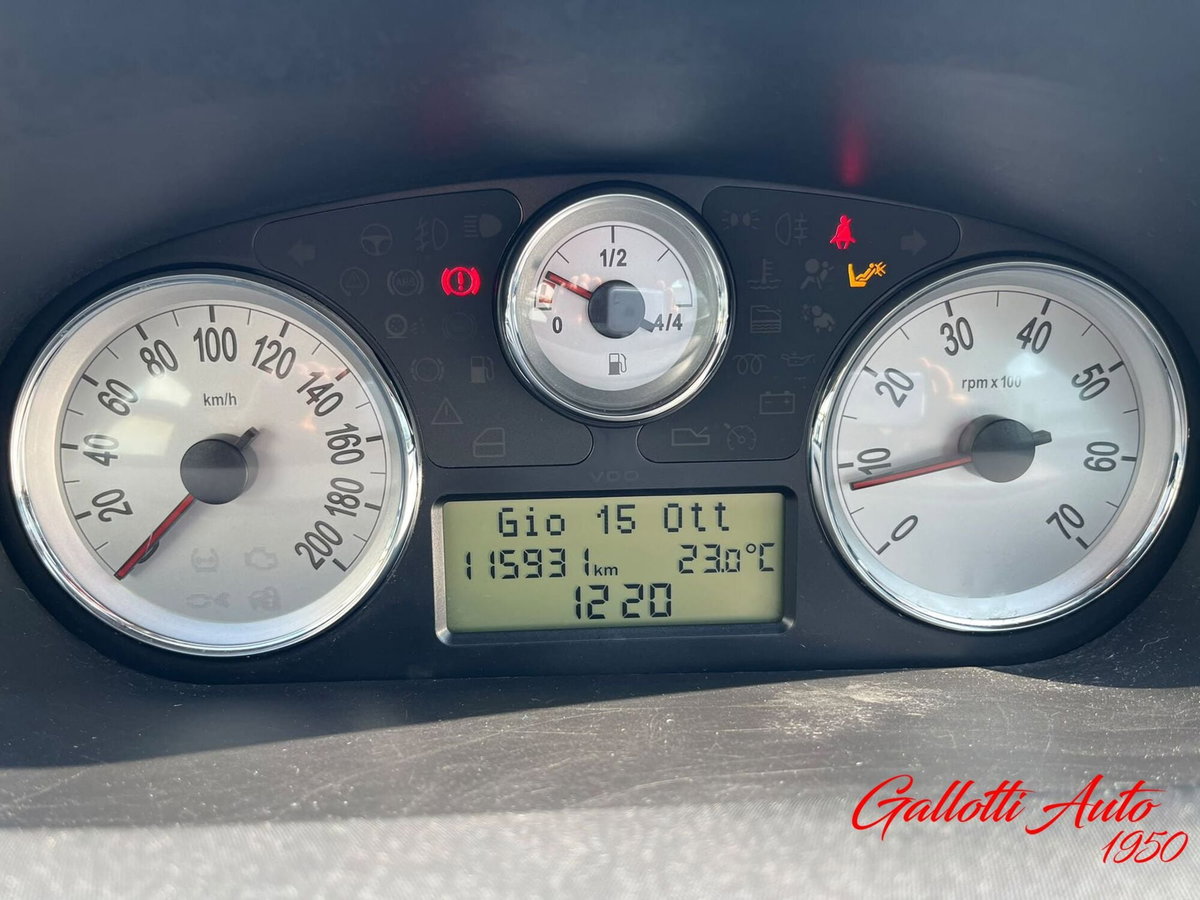 Lancia Ypsilon 1.2 New Oro (11)