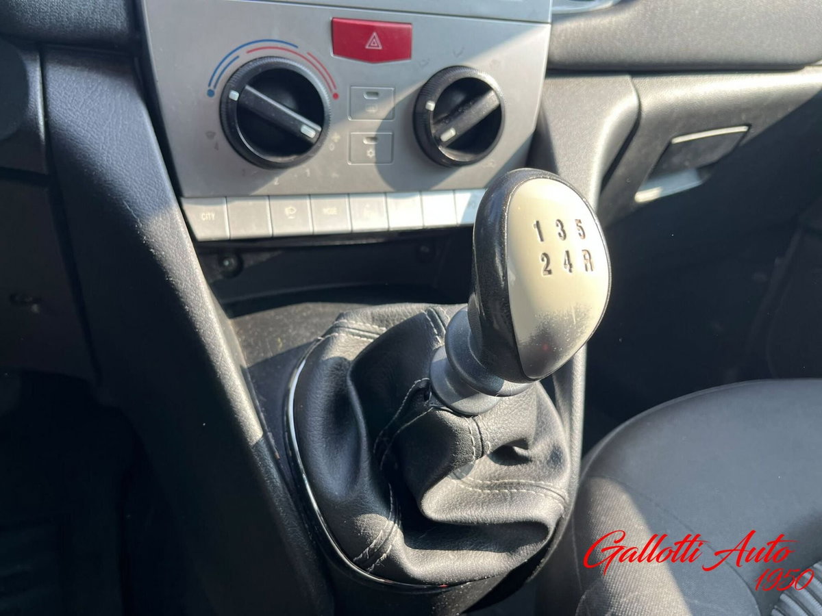 Lancia Ypsilon 1.2 New Oro (12)