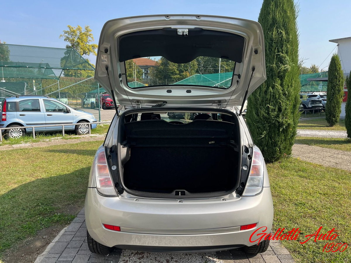 Lancia Ypsilon 1.2 New Oro (14)