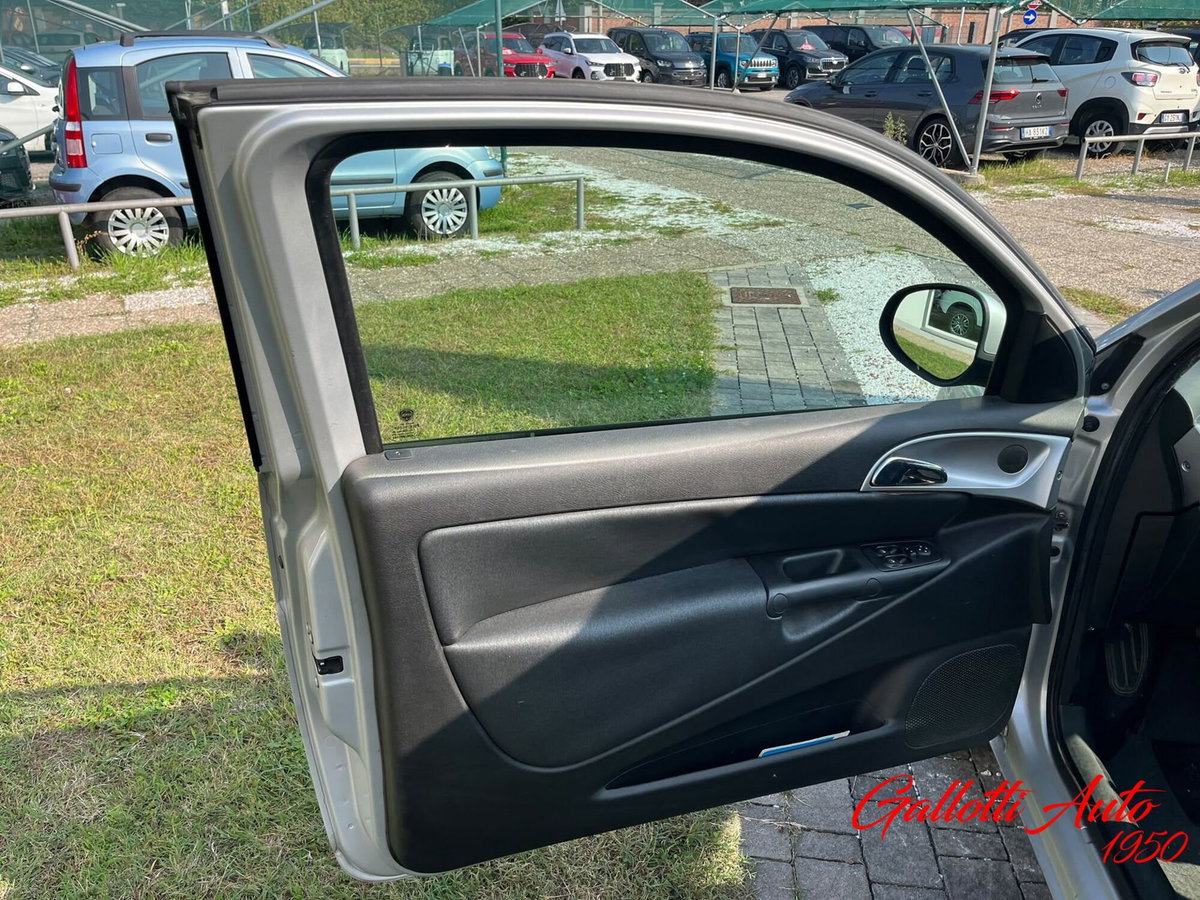 Lancia Ypsilon 1.2 New Oro (15)