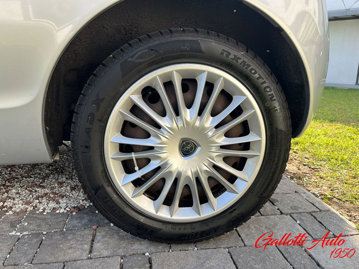 Lancia Ypsilon 1.2 New Oro (18)
