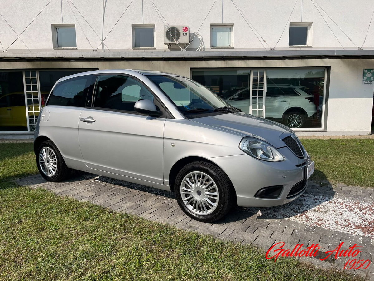 Lancia Ypsilon 1.2 New Oro (3)