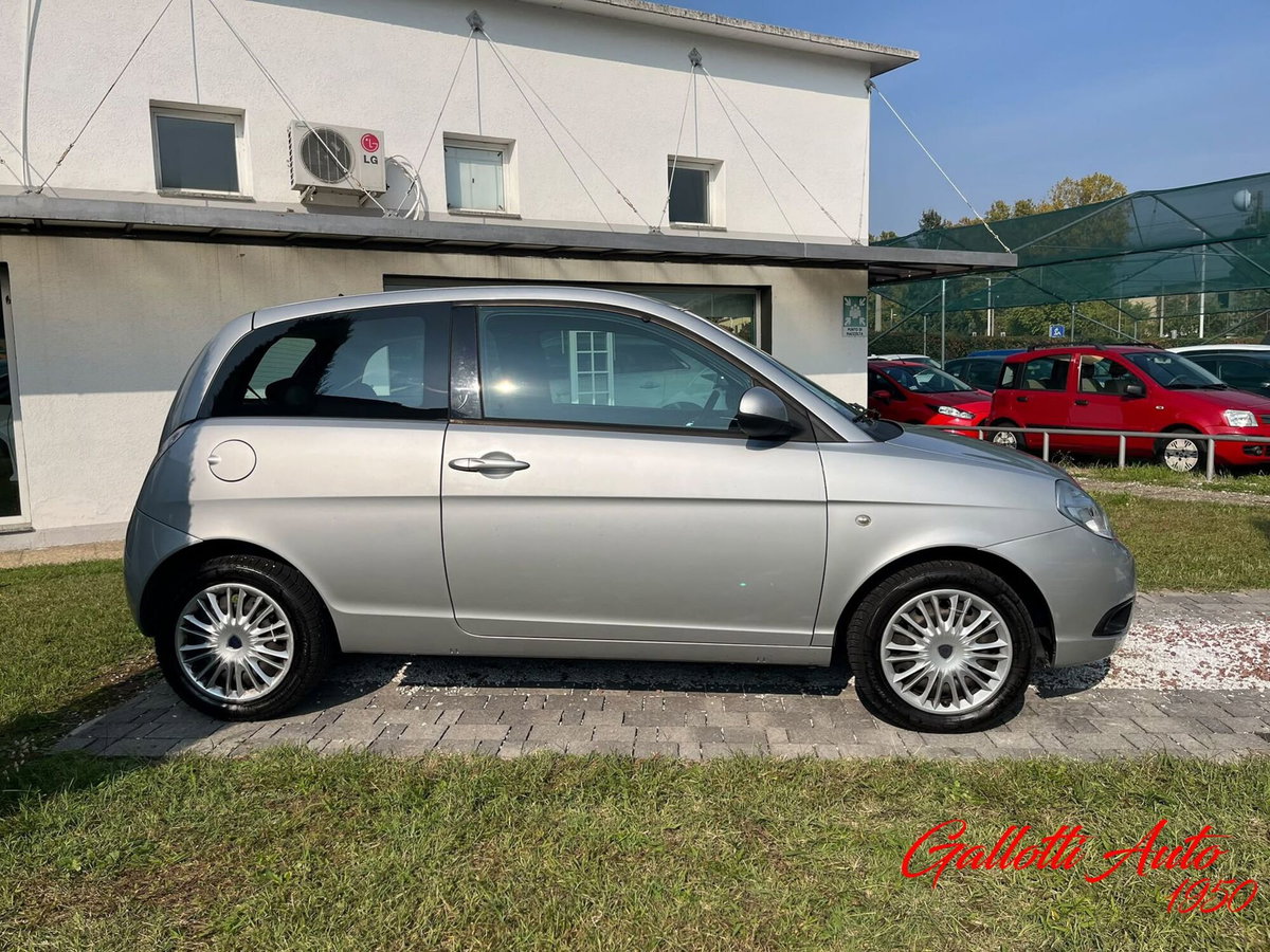 Lancia Ypsilon 1.2 New Oro (4)