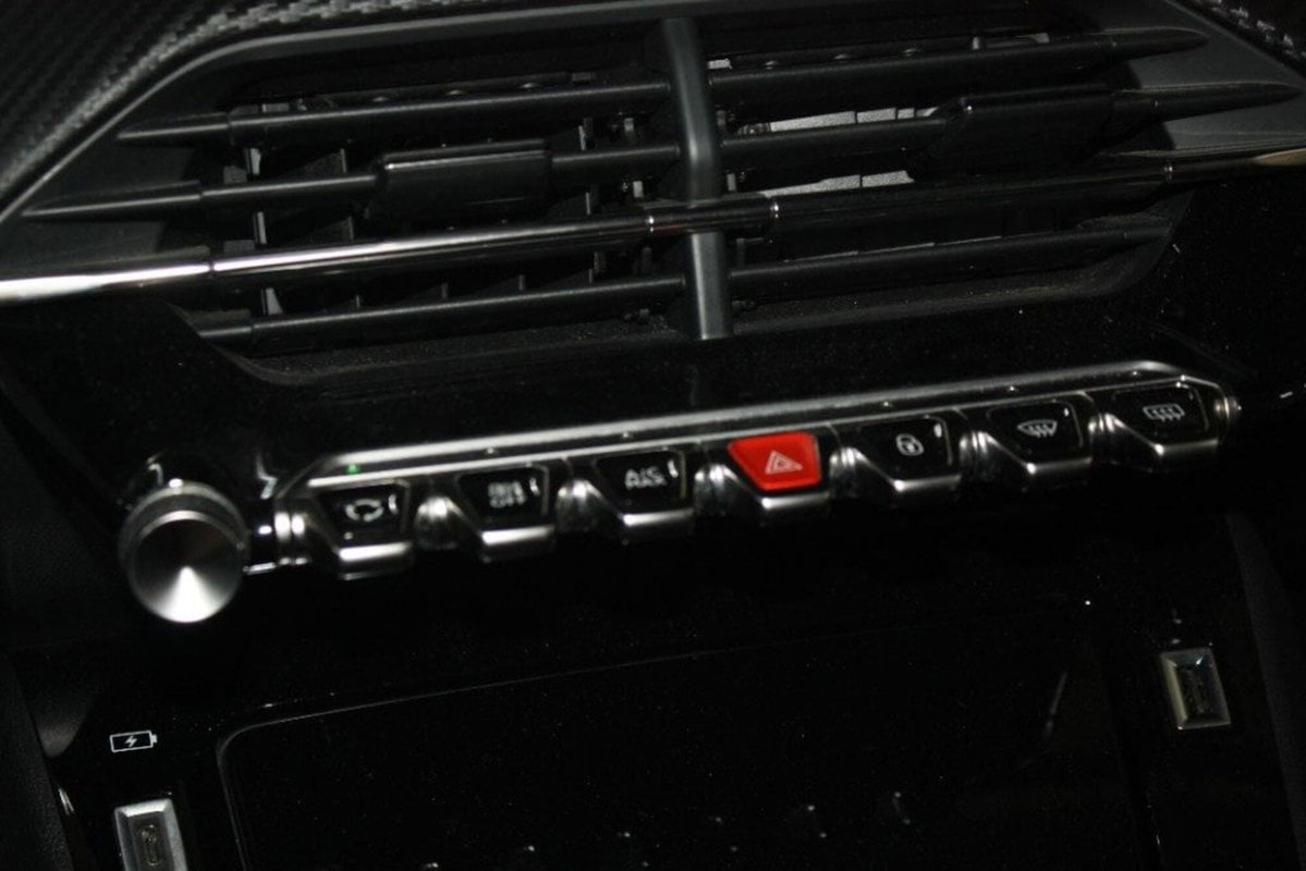 Peugeot 2008 PureTech 130 S&S EAT8 Allure Pack (13)