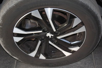 Peugeot 2008 PureTech 130 S&S EAT8 Allure Pack (4)