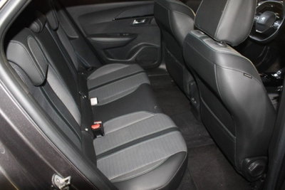 Peugeot 2008 PureTech 130 S&S EAT8 Allure Pack (8)