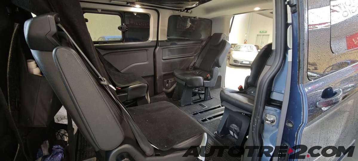 Ford Tourneo Custom 320 2.0 TDCi 185CV PC Titanium X (8)