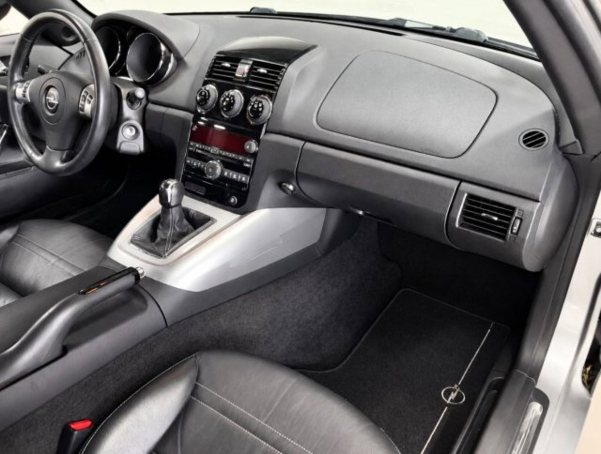 Opel GT 2.0 Turbo 16V (5)