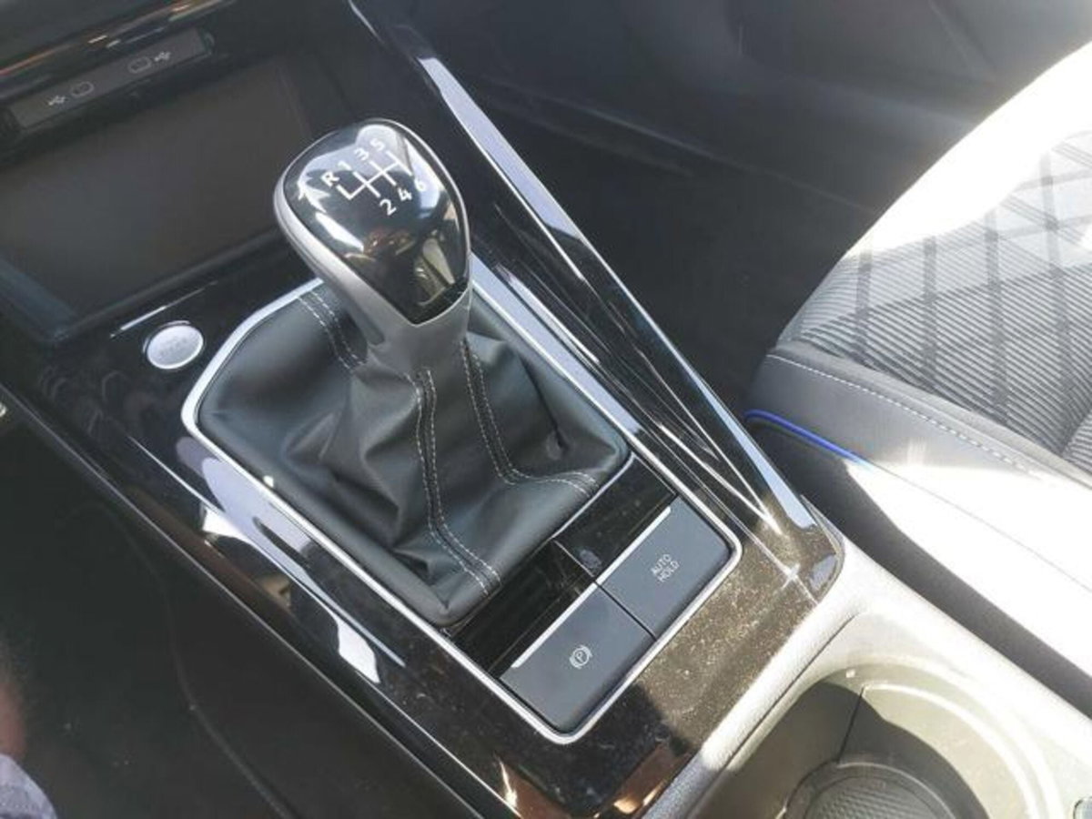 Volkswagen Golf Variant 1.5 eTSI 150 CV EVO ACT DSG R-Line (15)