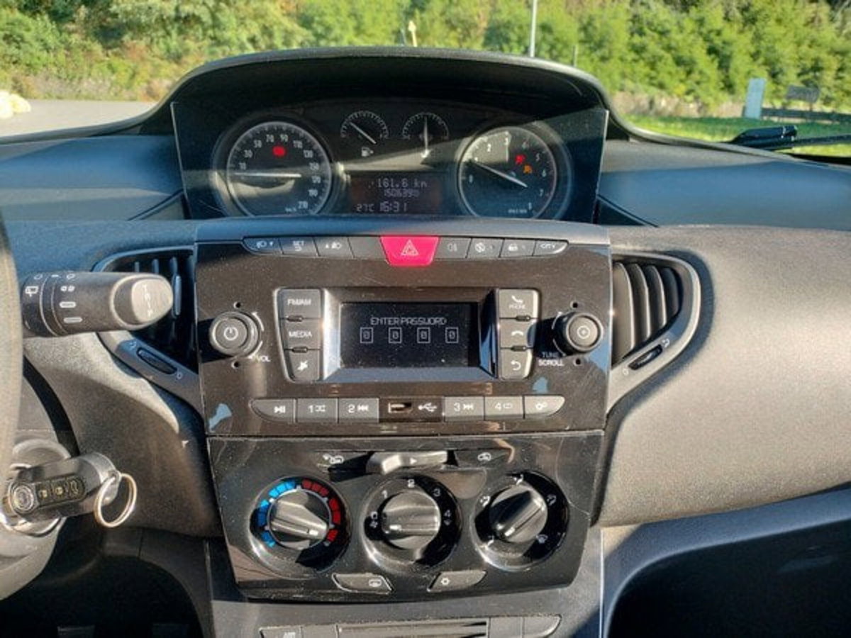 Lancia Ypsilon 1.2 69 CV 5 porte Elefantino Blu (11)