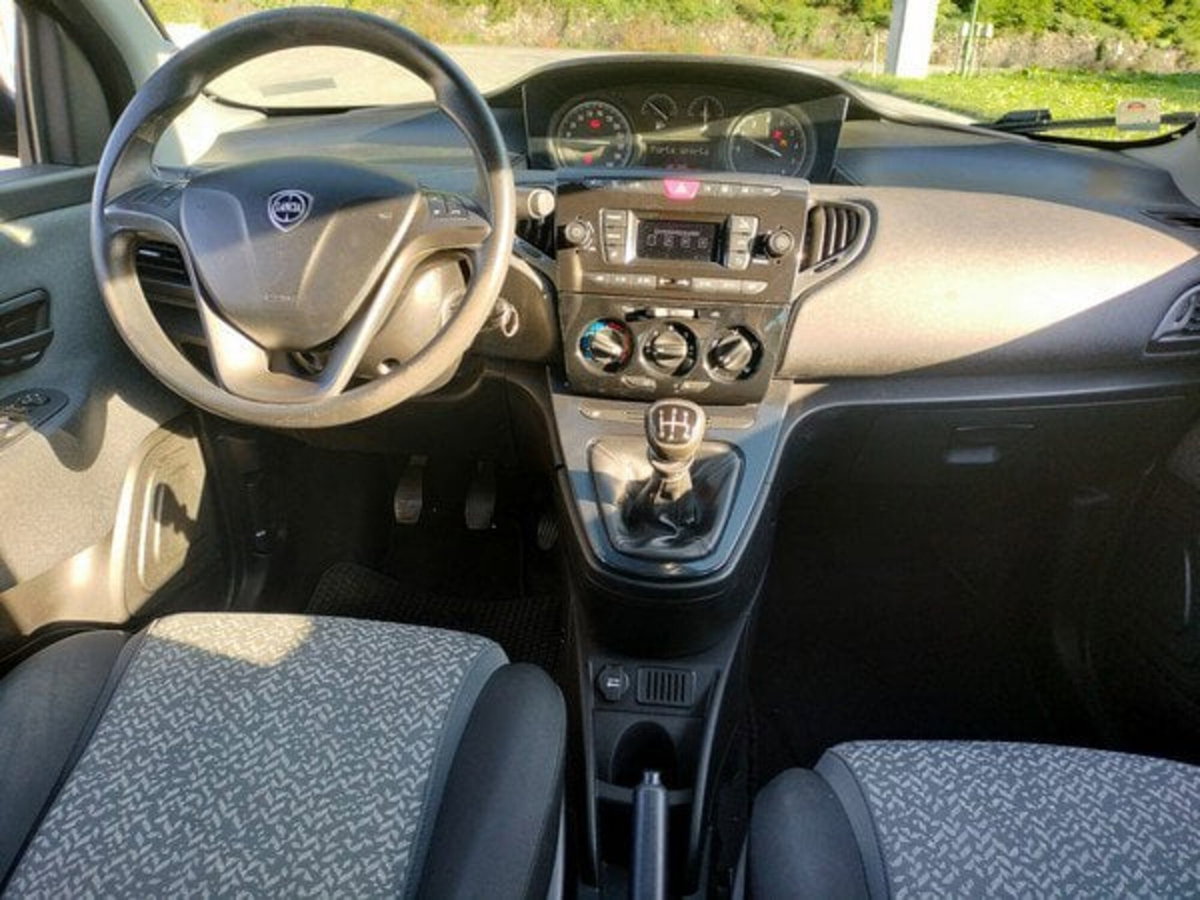 Lancia Ypsilon 1.2 69 CV 5 porte Elefantino Blu (12)