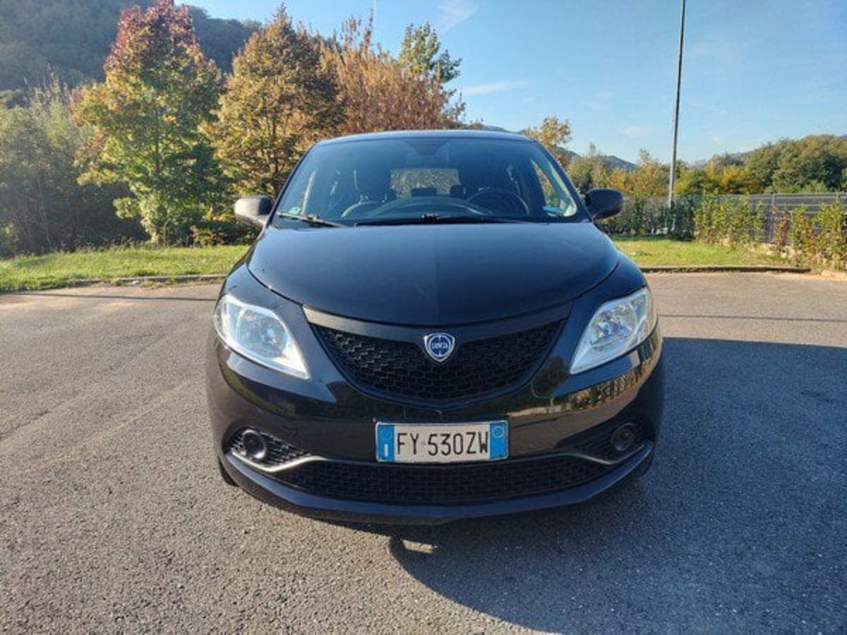 Lancia Ypsilon 1.2 69 CV 5 porte Elefantino Blu (2)