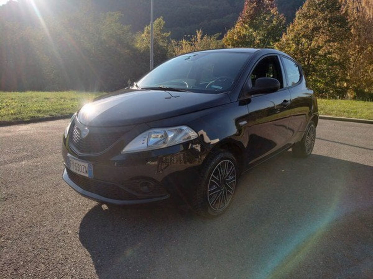 Lancia Ypsilon 1.2 69 CV 5 porte Elefantino Blu (3)