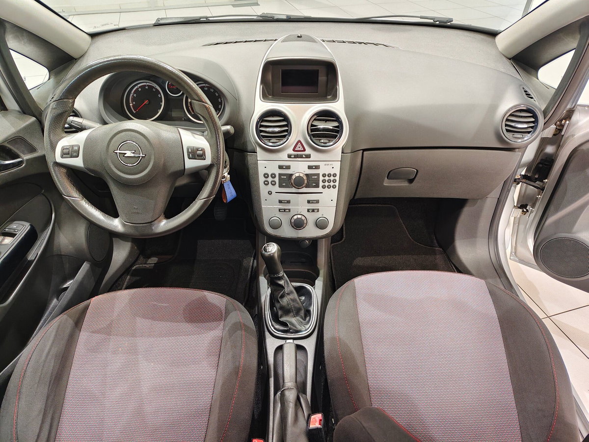 Opel Corsa 1.4 16V 3 porte aut. Sport (13)