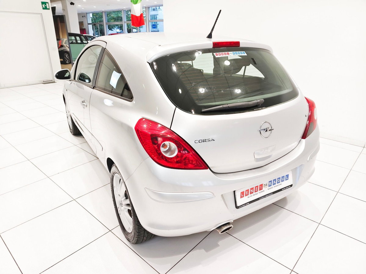 Opel Corsa 1.4 16V 3 porte aut. Sport (16)