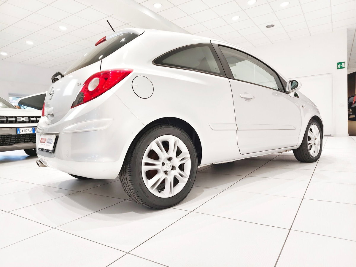 Opel Corsa 1.4 16V 3 porte aut. Sport (3)