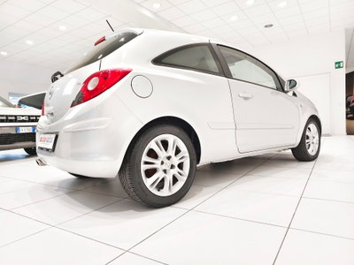 Opel Corsa 1.4 16V 3 porte aut. Sport (3)