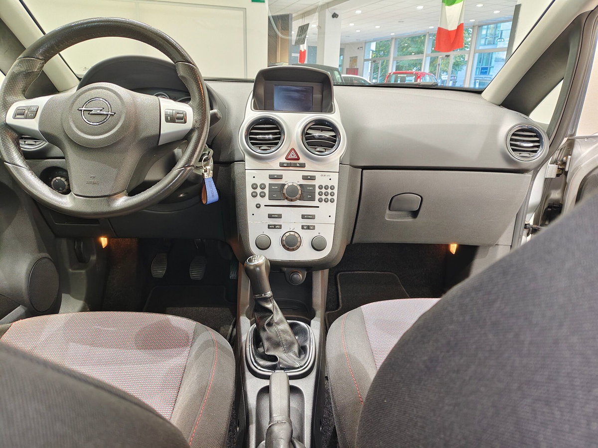 Opel Corsa 1.4 16V 3 porte aut. Sport (4)