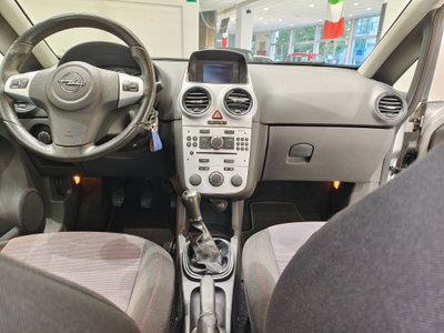 Opel Corsa 1.4 16V 3 porte aut. Sport (4)