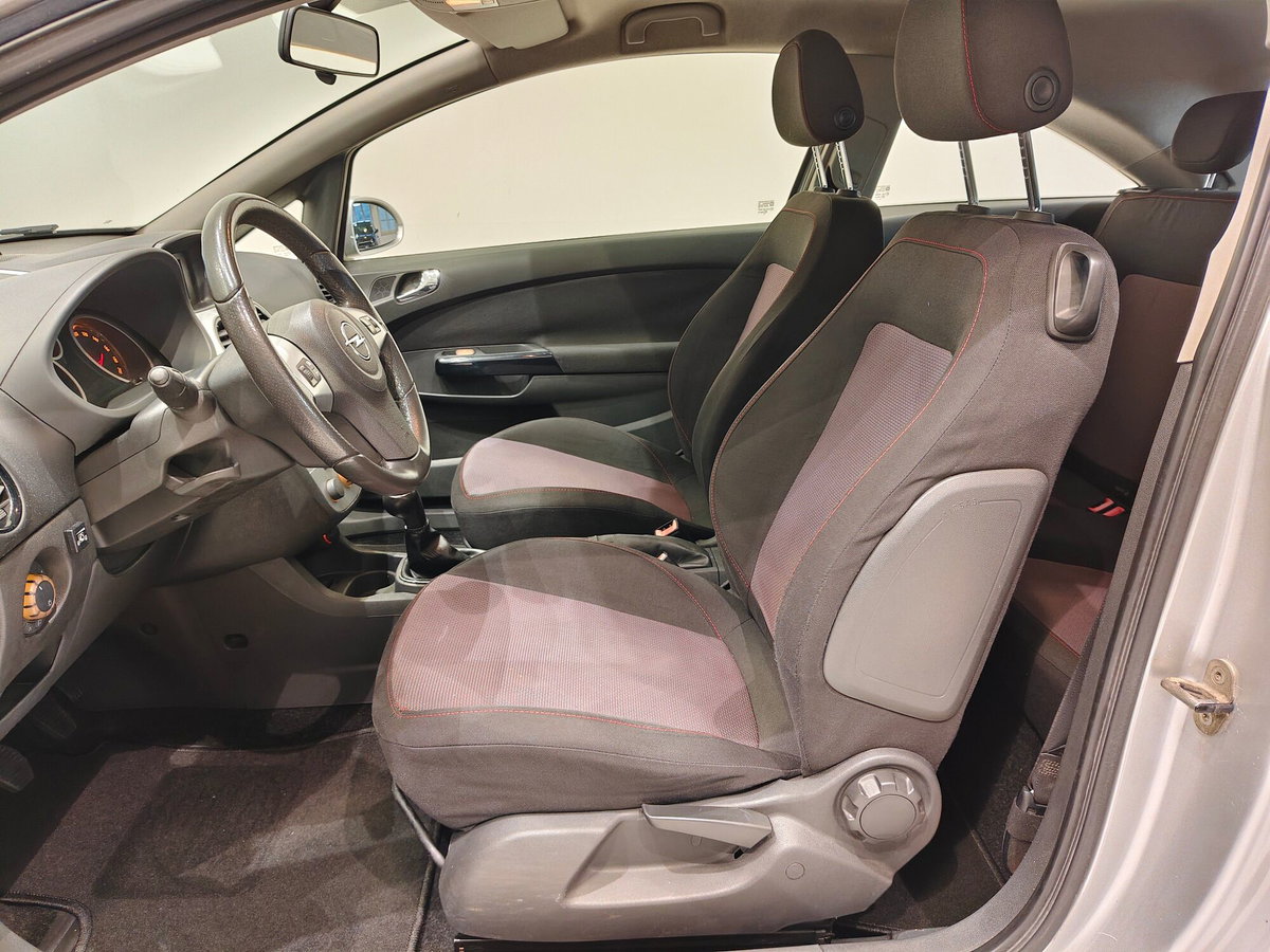 Opel Corsa 1.4 16V 3 porte aut. Sport (5)