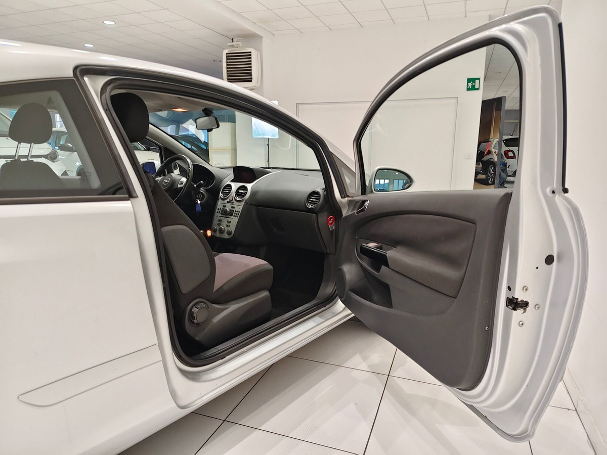 Opel Corsa 1.4 16V 3 porte aut. Sport (9)