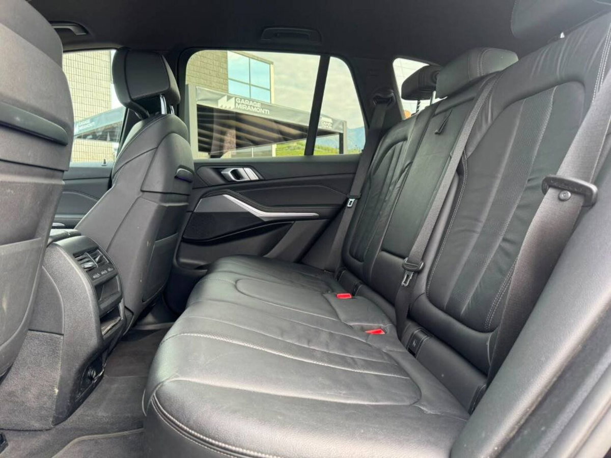 BMW X5 xDrive30d Msport (14)