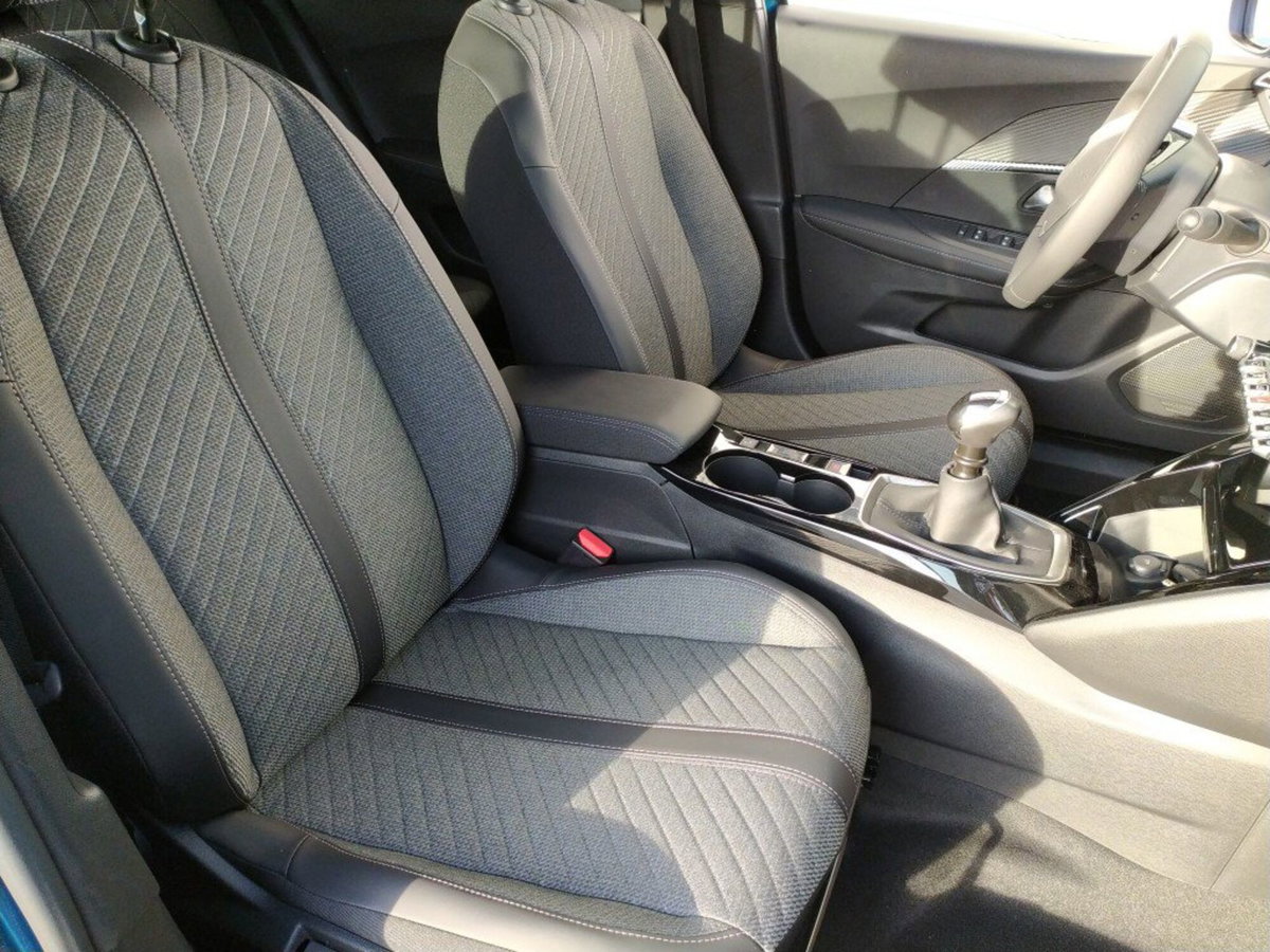Peugeot 2008 1.2 turbo Allure 100cv (8)