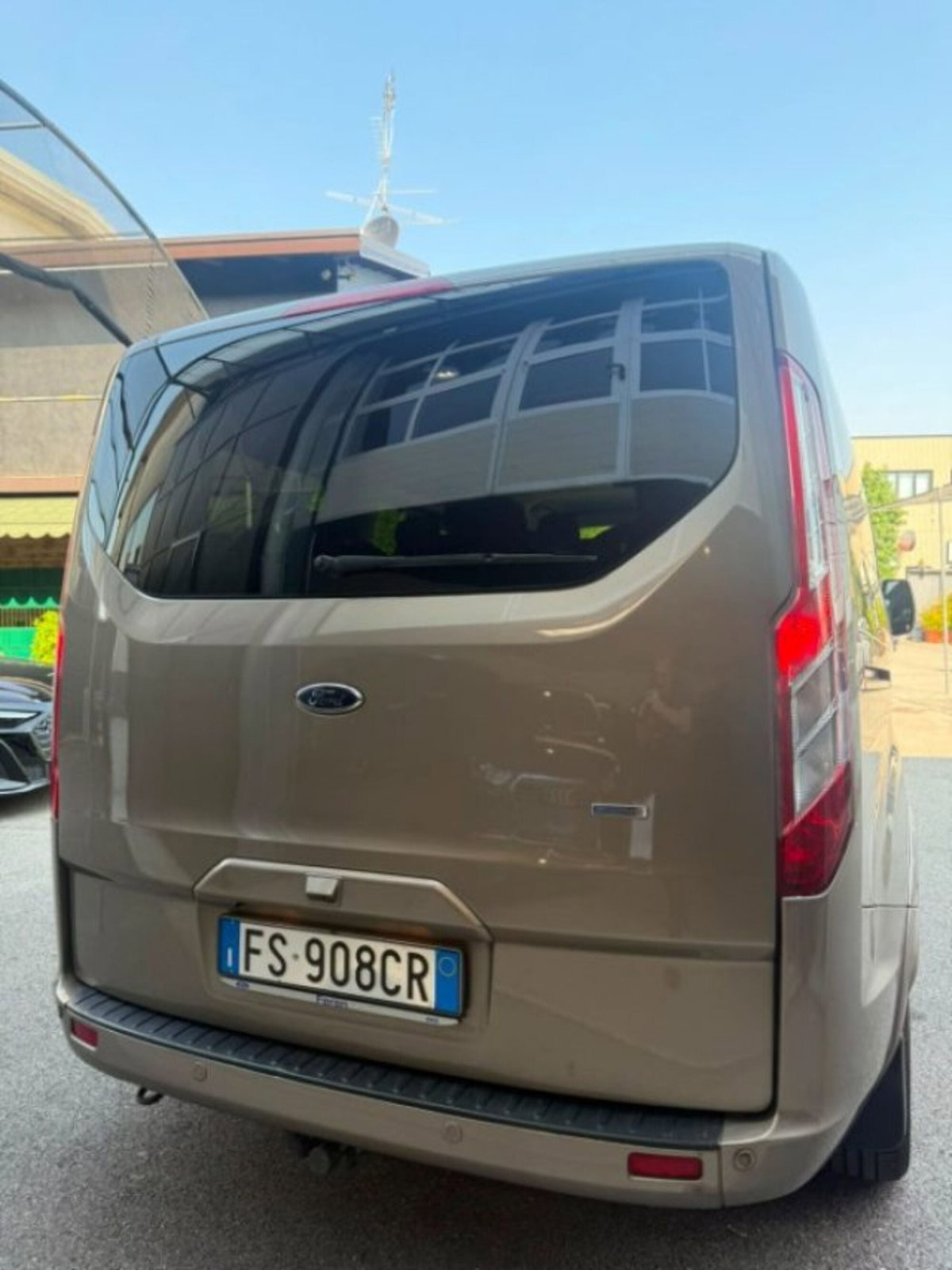 Ford Tourneo Custom 310 2.0 TDCi 170CV aut. PC Titanium (6)