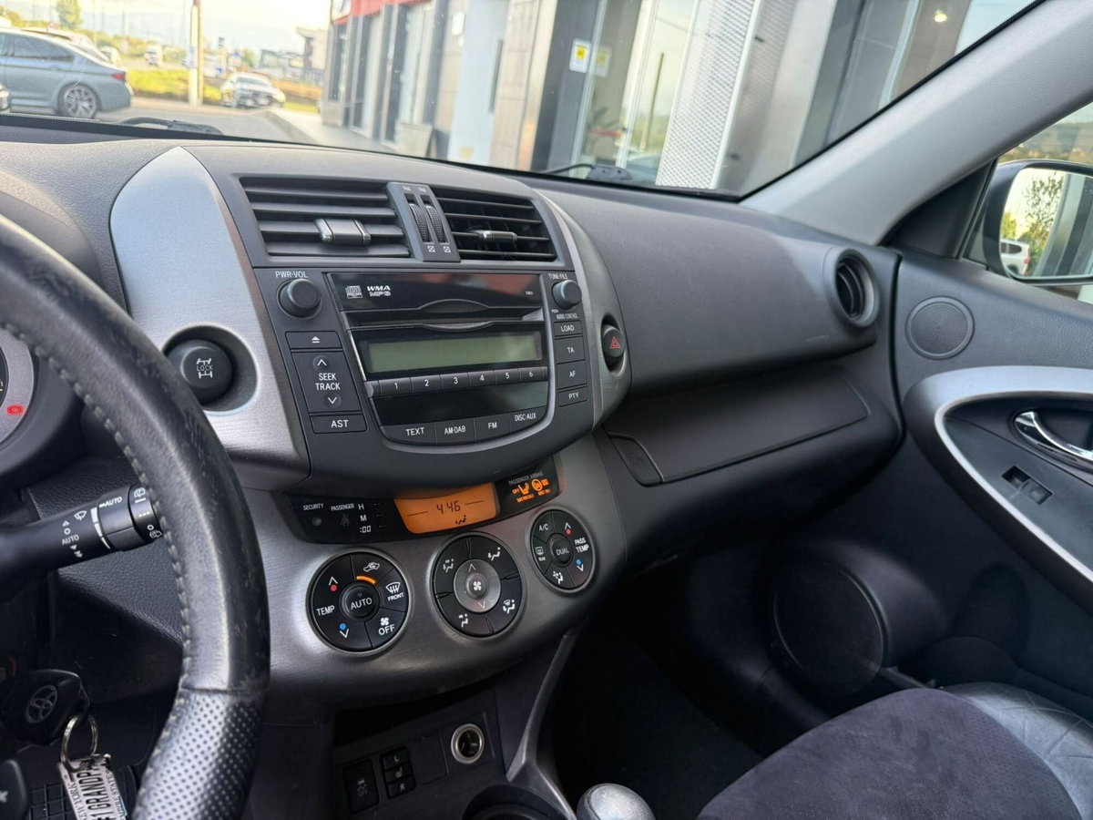 Toyota Rav4 D-4D 150 CV (10)