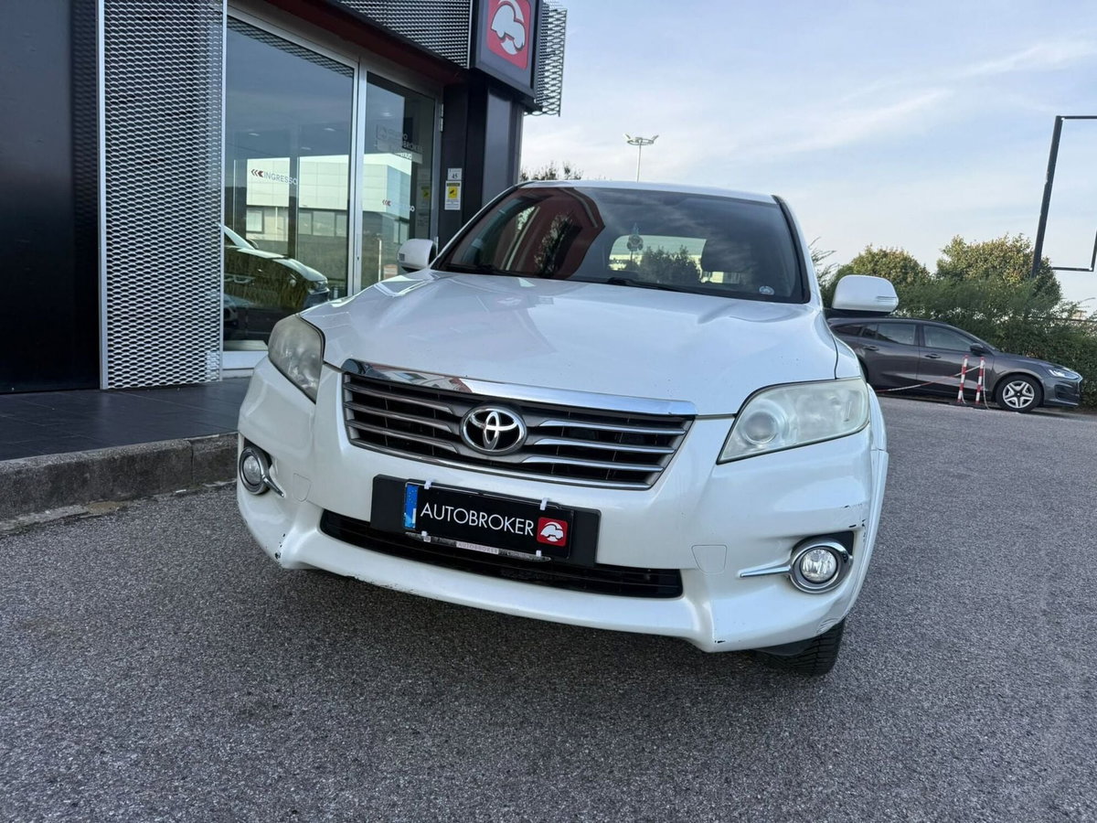 Toyota Rav4 D-4D 150 CV (12)