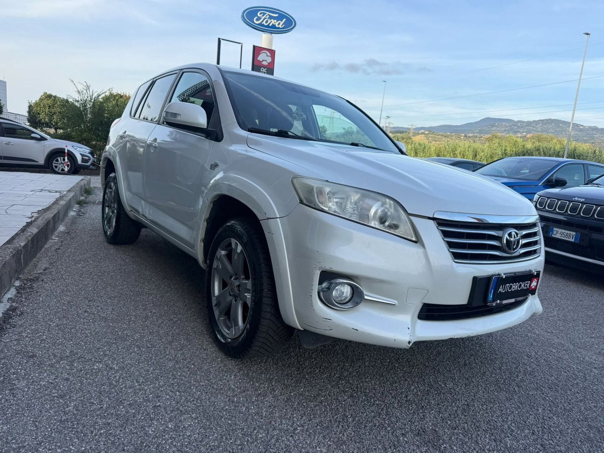 Toyota Rav4 D-4D 150 CV (2)