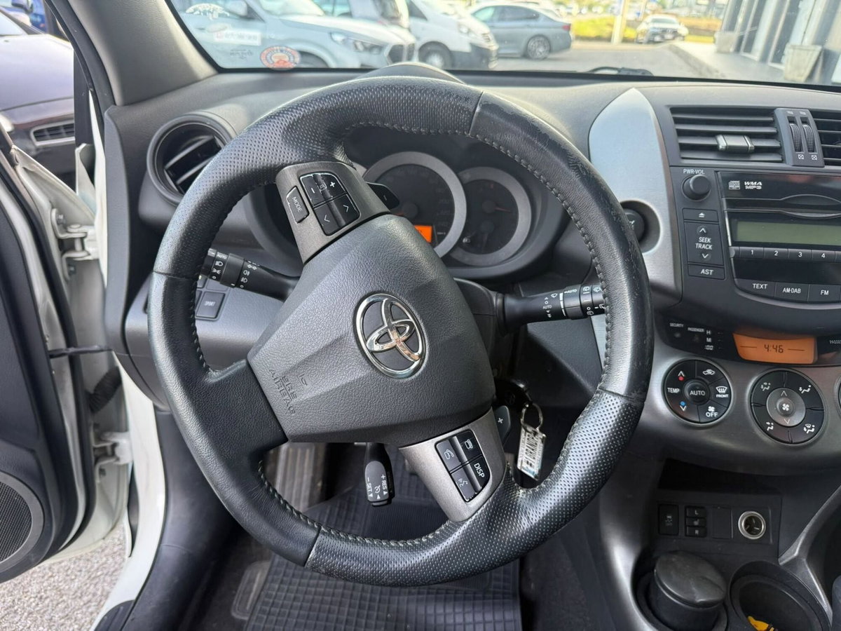 Toyota Rav4 D-4D 150 CV (9)