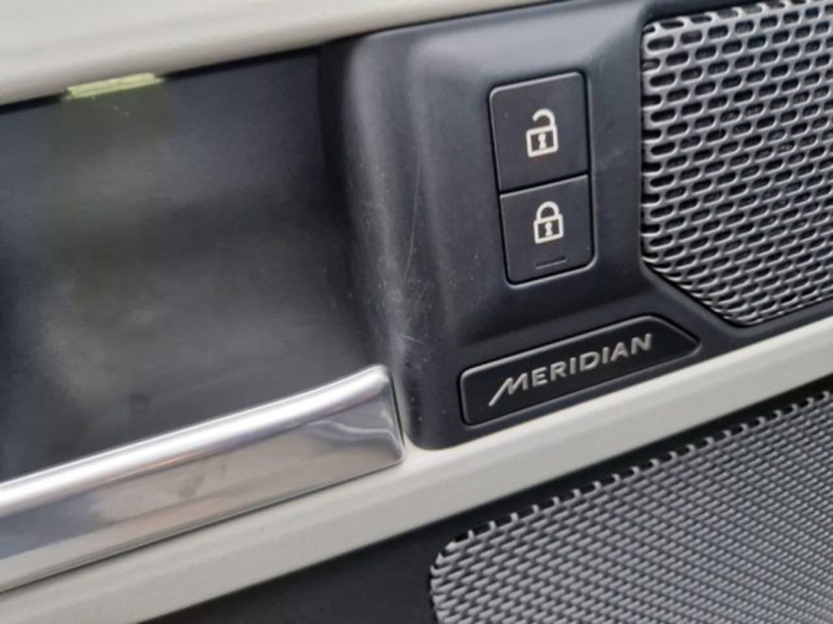 Land Rover Defender 110 3.0D I6 300 CV AWD Auto X-Dynamic HSE (14)