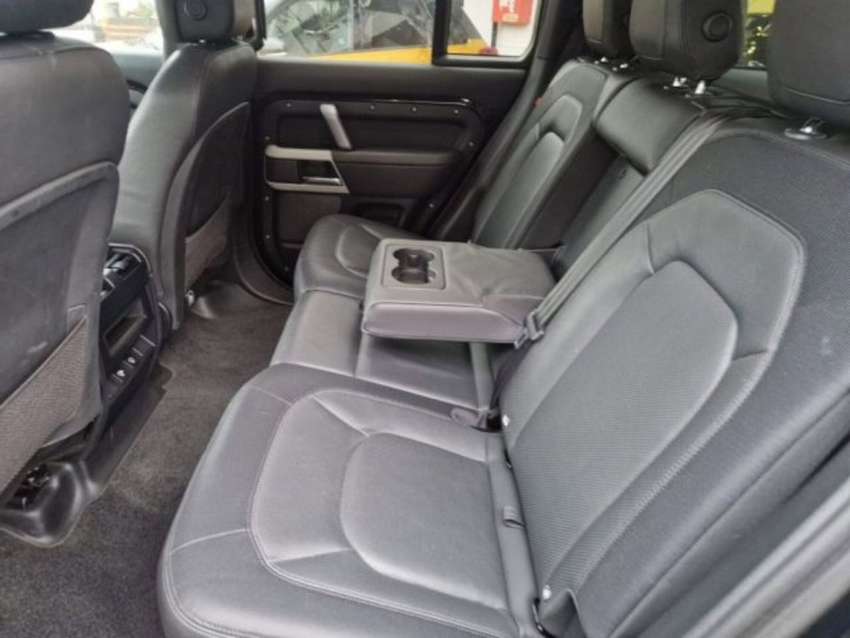 Land Rover Defender 110 3.0D I6 300 CV AWD Auto X-Dynamic HSE (19)