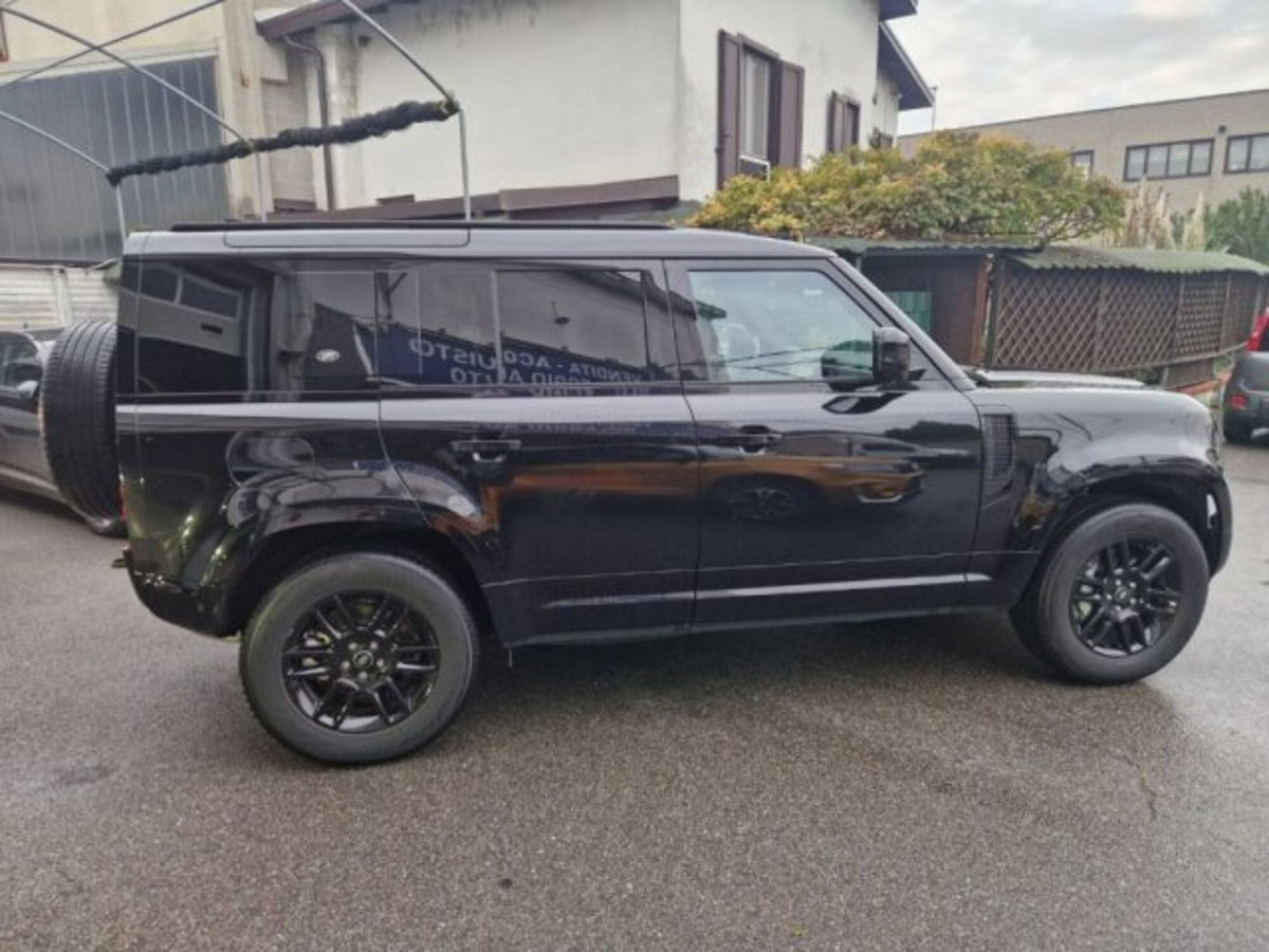 Land Rover Defender 110 3.0D I6 300 CV AWD Auto X-Dynamic HSE (4)