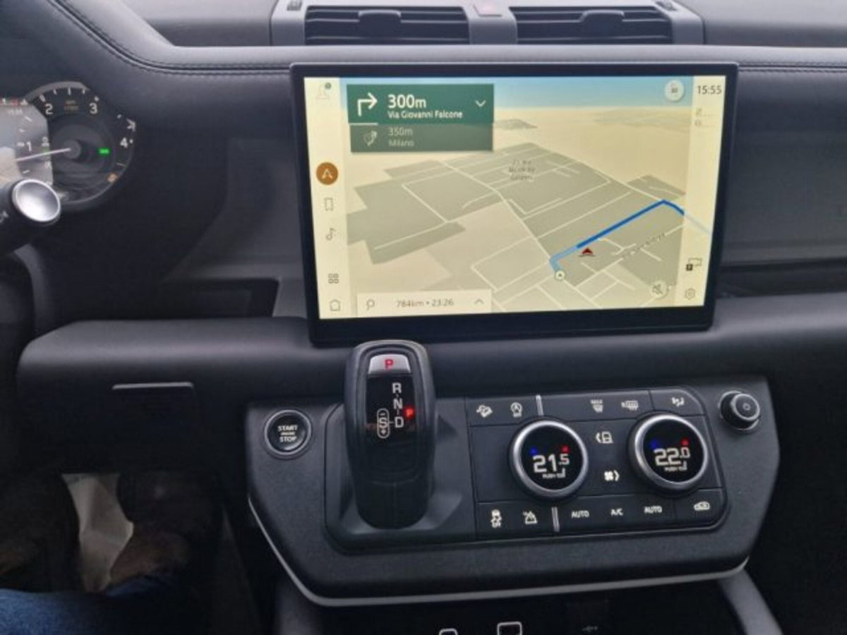Land Rover Defender 110 3.0D I6 300 CV AWD Auto X-Dynamic HSE (8)