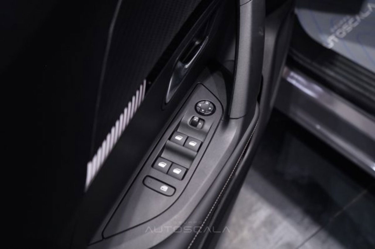 Peugeot 2008 1.2 puretech Allure s&s 100cv (10)