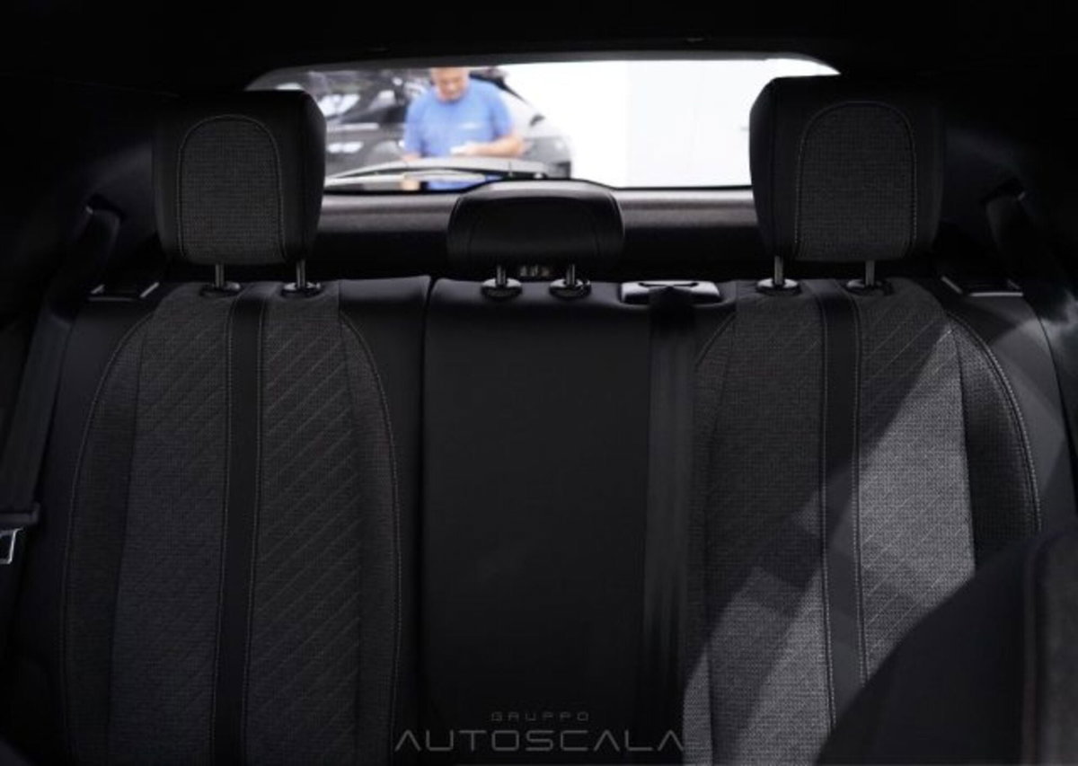 Peugeot 2008 1.2 puretech Allure s&s 100cv (20)