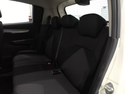 Mahindra KUV100 1.2 K8 m-bifuel (17)