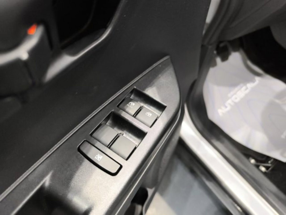Mahindra KUV100 1.2 K8 m-bifuel (7)