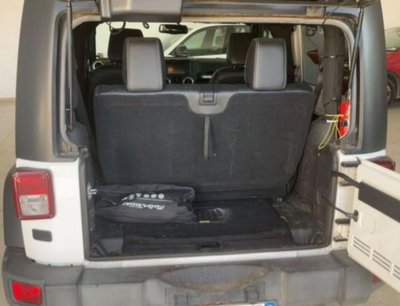 Jeep Wrangler 2.8 CRD DPF Sahara Auto (14)