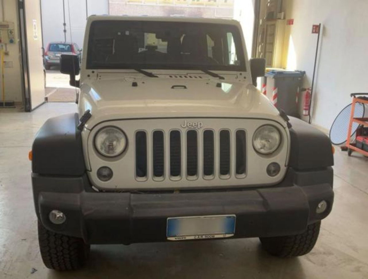 Jeep Wrangler 2.8 CRD DPF Sahara Auto (2)