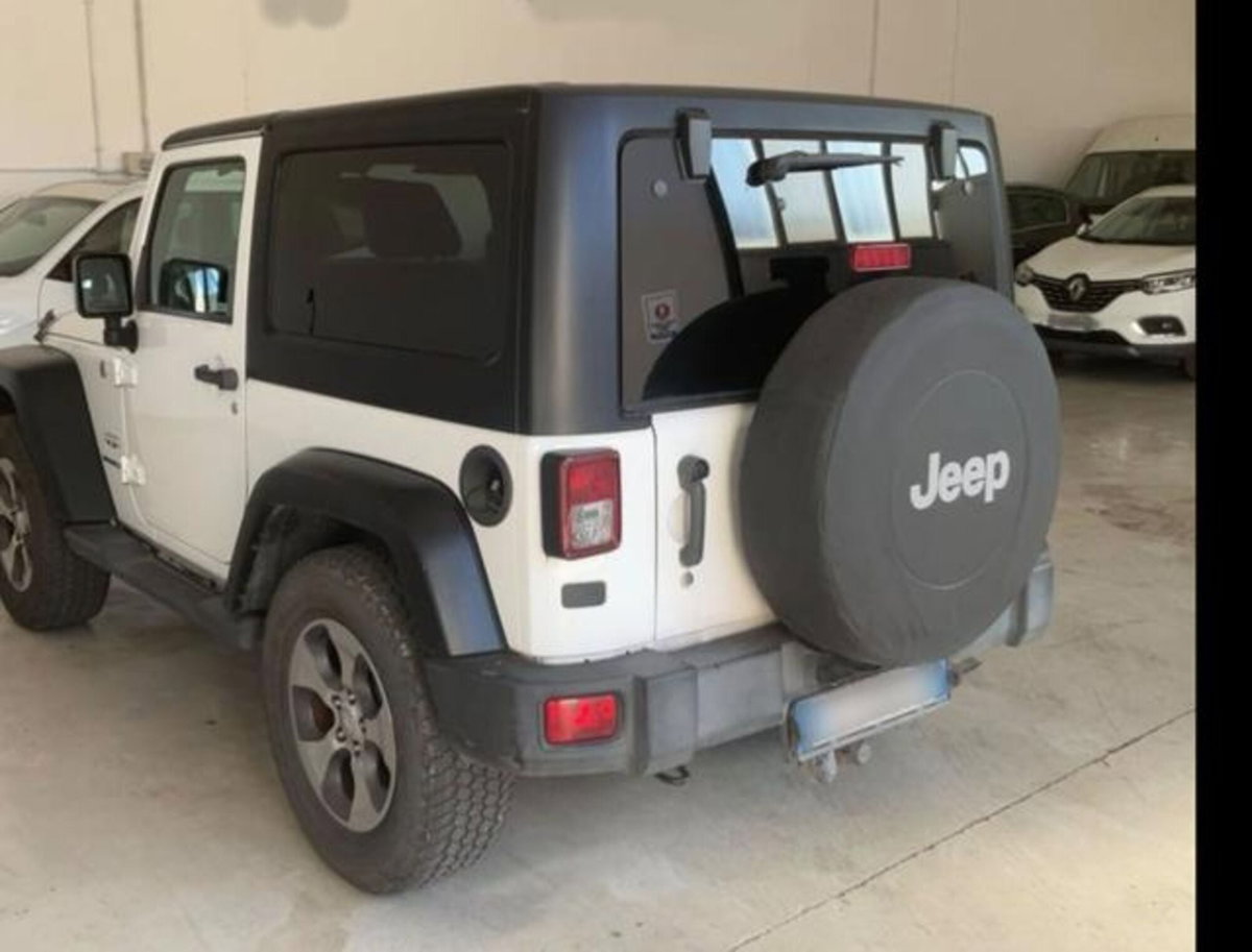 Jeep Wrangler 2.8 CRD DPF Sahara Auto (4)